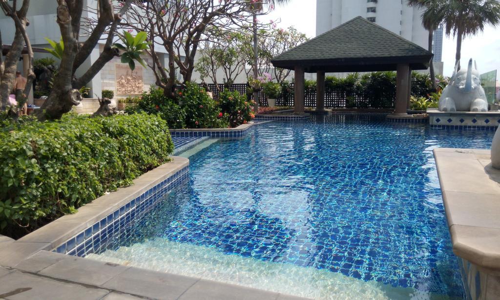 Baan Sathorn Riverfront Bangkok Exteriör bild
