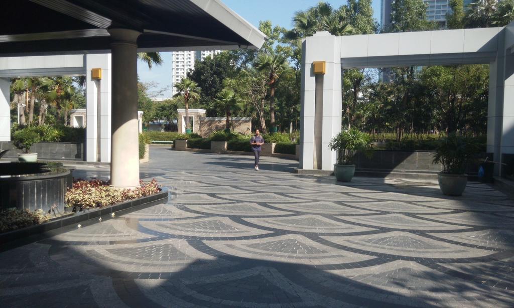 Baan Sathorn Riverfront Bangkok Exteriör bild