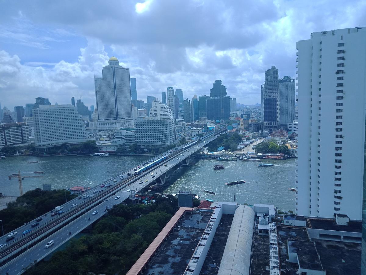 Baan Sathorn Riverfront Bangkok Exteriör bild