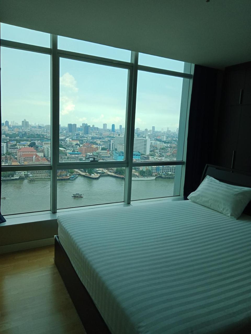 Baan Sathorn Riverfront Bangkok Exteriör bild