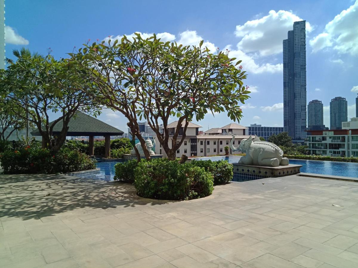 Baan Sathorn Riverfront Bangkok Exteriör bild